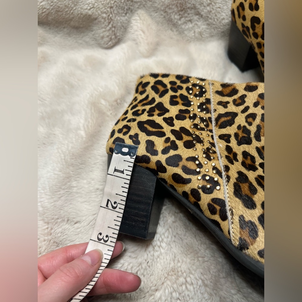 Vionic Georgia hair ankle boots in a leopard animal size 7 - Picture 2 of 7